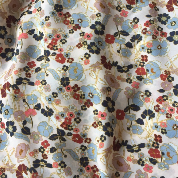 LC Lauren Conrad Ivory Floral Pleated Top - Picture 5 of 9